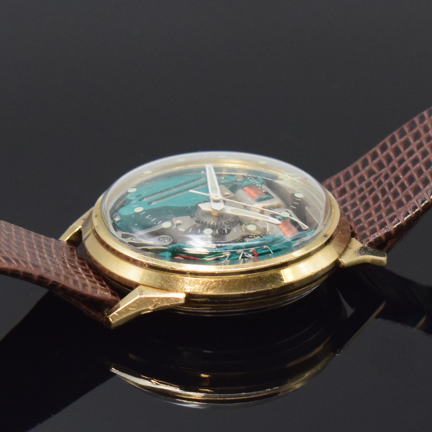 Detail b: BULOVA Herrenarmbanduhr Accutron Spaceview, Schweiz um 1968, Edelstahlgeh., Boden verschr., sichtbares Stimmgabelschwingerwerk, Leuchtzeiger, ...