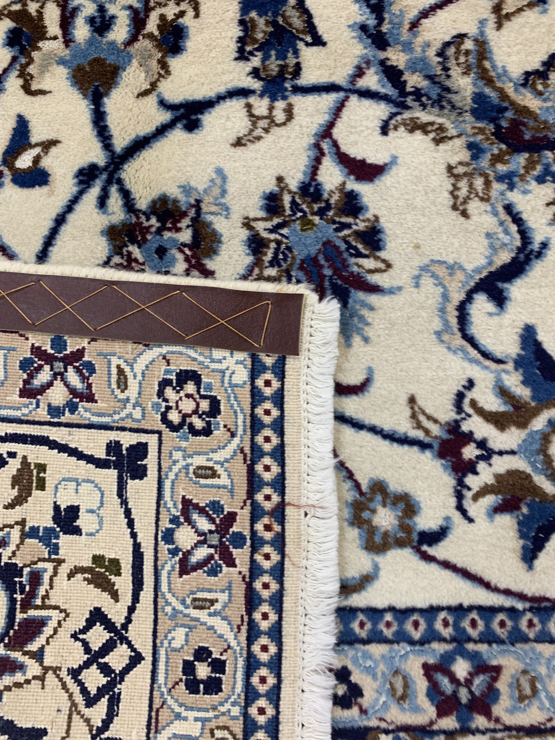 Detail e: Nain fein(9 La), Persien, Ende 20.Jhd, Korkwolle mit Seide, ca. 306 x 205 cm, EHZ: 1-2