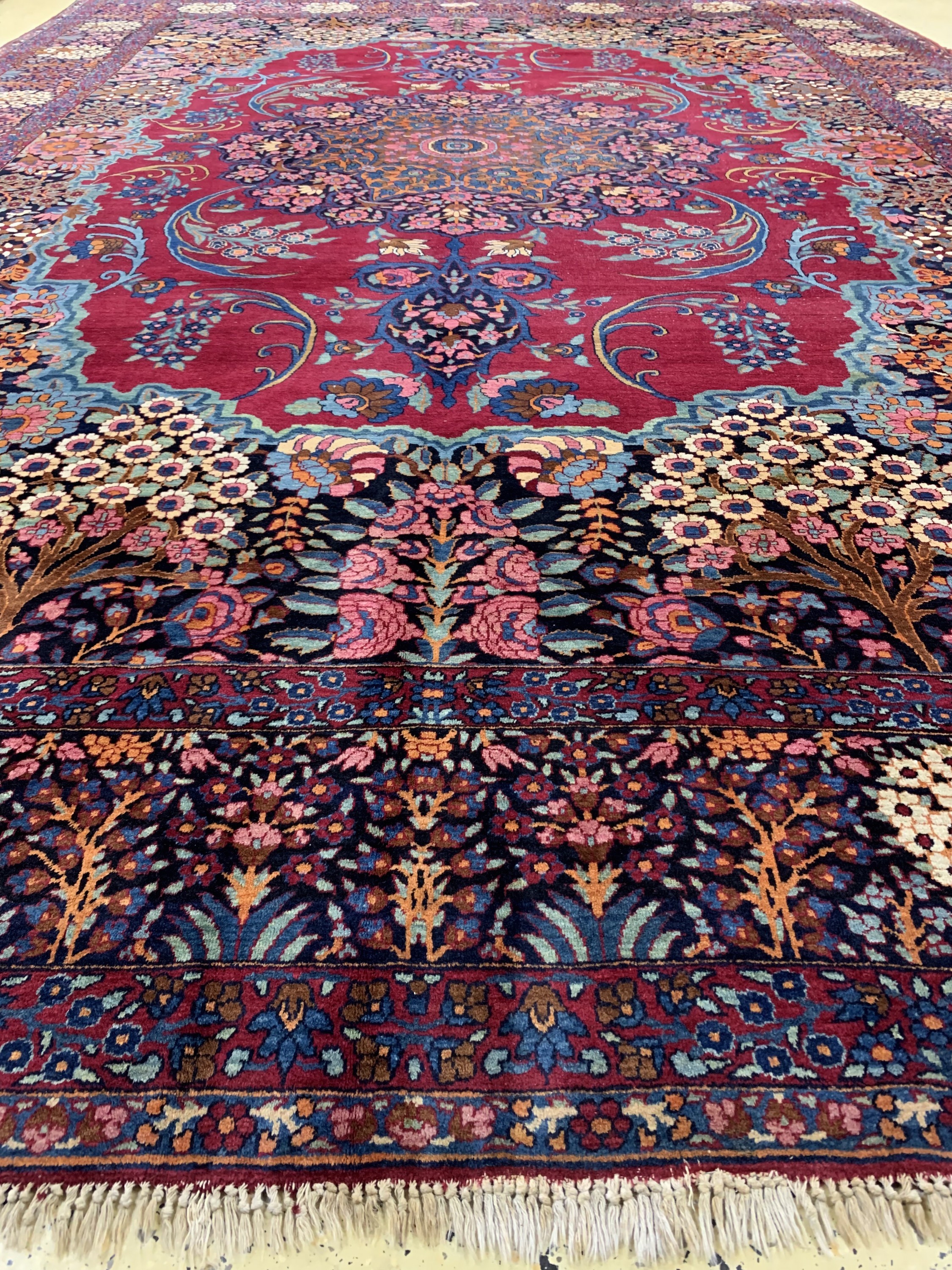 Detail g: Yazd antik, signiert, Persien, um 1910/1920, Wolle auf Baumwolle, ca. 420 x 295 cm, EHZ: 3