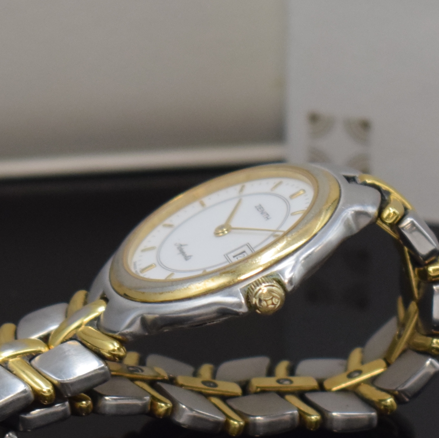 Detail c: ZENITH Damenarmbanduhr Acropolis Referenz 59.7000.295 in Stahl/Gold, Schweiz um 1995, quarz, Boden m. Monogramm 4-fach verschr., Gliederband m. dopp. ...