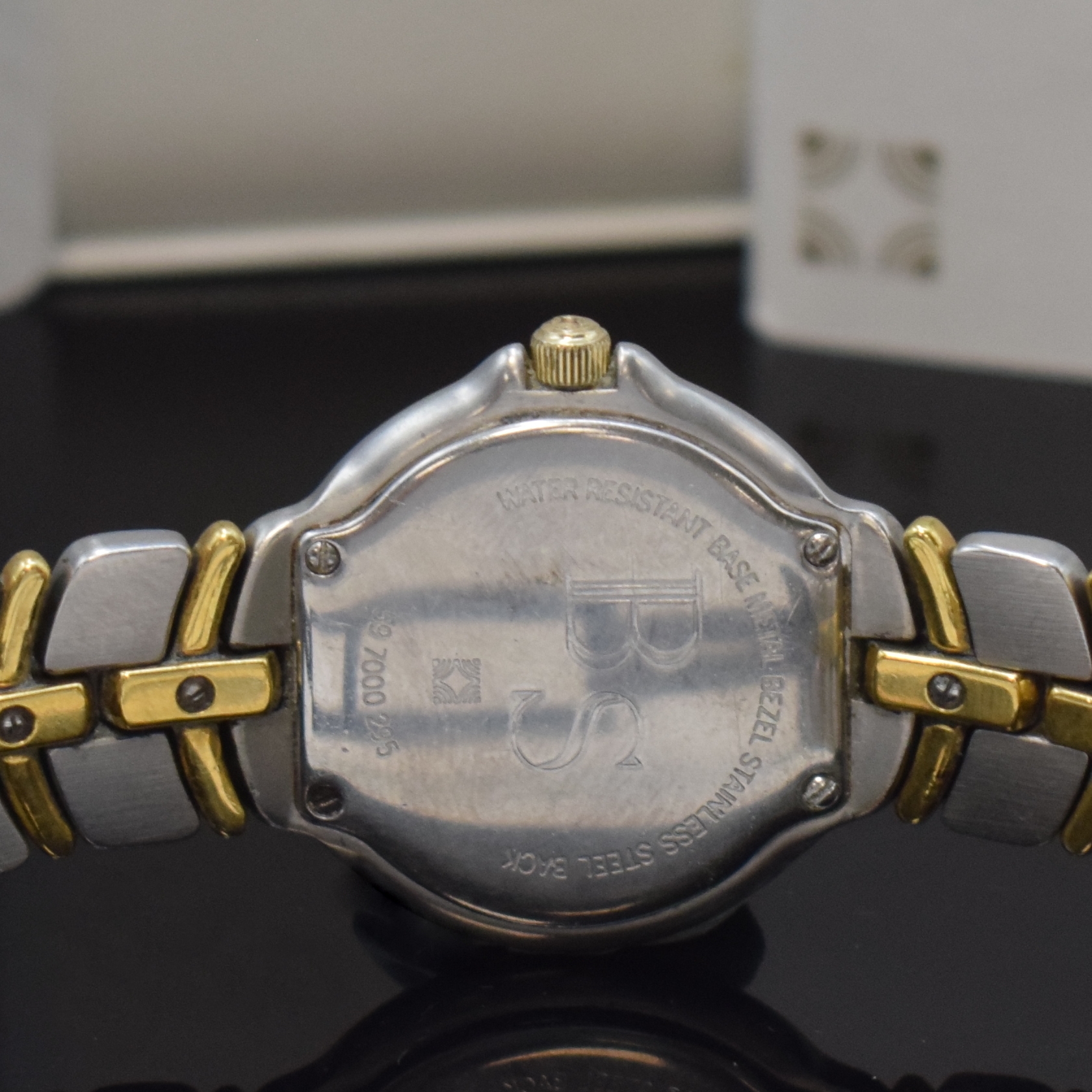 Detail d: ZENITH Damenarmbanduhr Acropolis Referenz 59.7000.295 in Stahl/Gold, Schweiz um 1995, quarz, Boden m. Monogramm 4-fach verschr., Gliederband m. dopp. ...