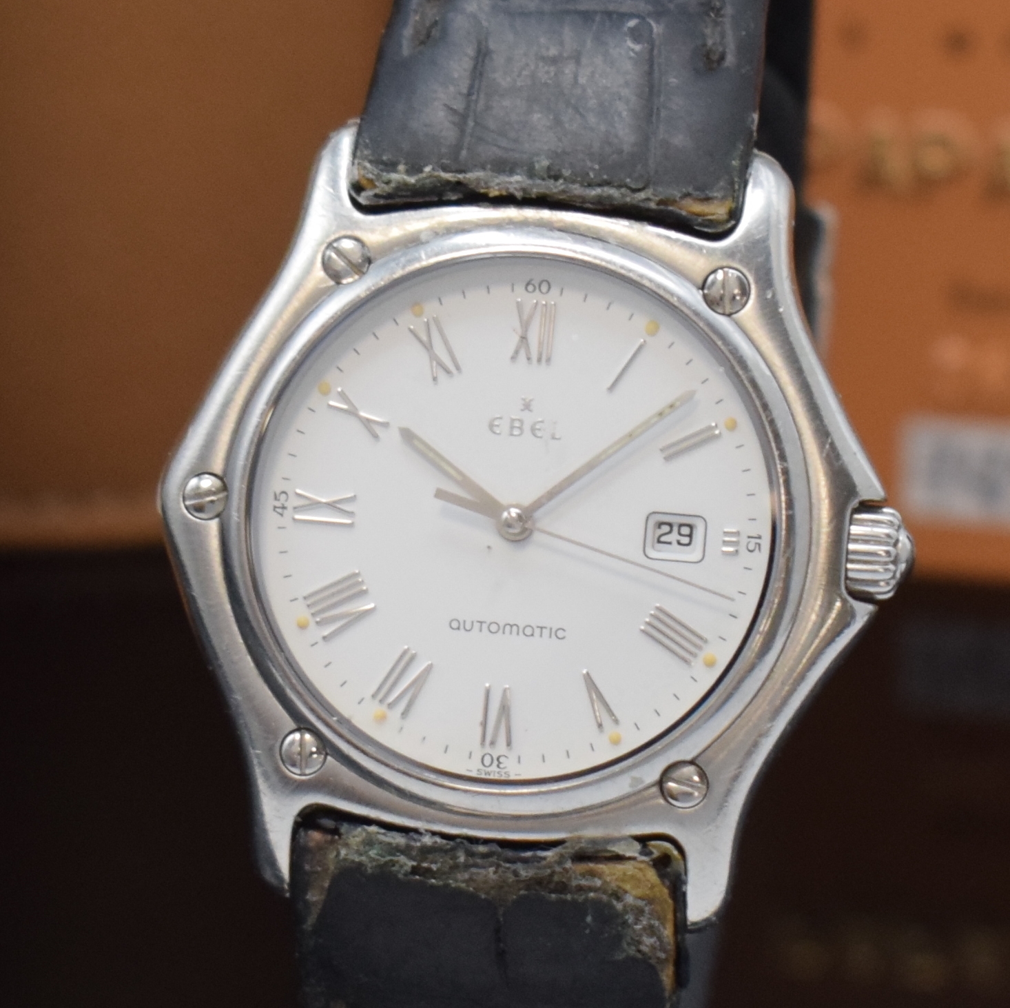Detail a: EBEL 1911 Herrenarmbanduhr in Stahl Referenz 993902, Schweiz verk. lt. beil. Pap. 08/1994, Automatik, Boden 8-fach verschr., orig. Lederband m. ...