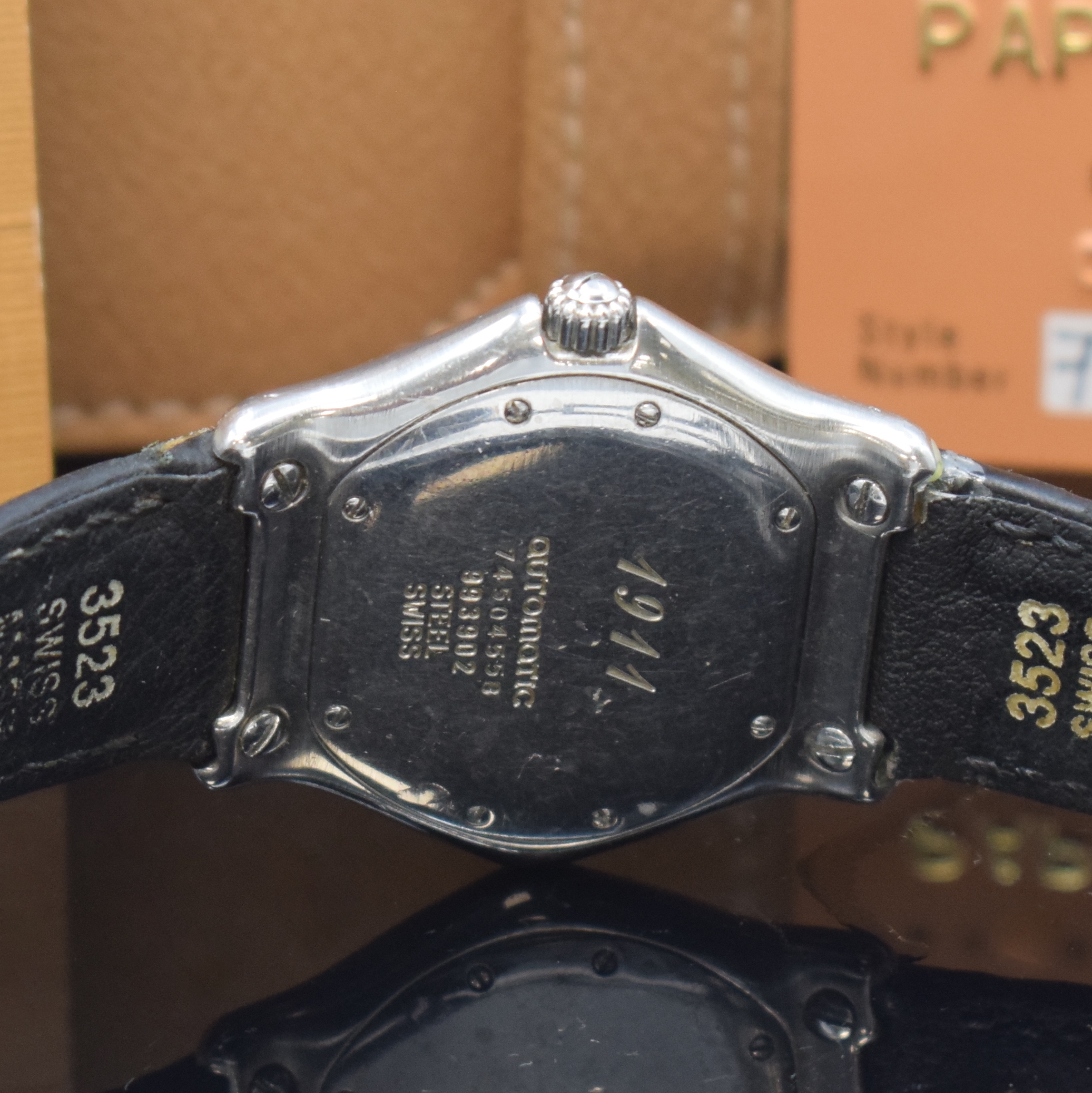 Detail d: EBEL 1911 Herrenarmbanduhr in Stahl Referenz 993902, Schweiz verk. lt. beil. Pap. 08/1994, Automatik, Boden 8-fach verschr., orig. Lederband m. ...