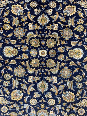 26773370b - Kashan signed, Persia, mid-20th century, wool on cotton, approx. 416 x 310 cm, condition: 2.Rugs, Carpets & Flatweaves