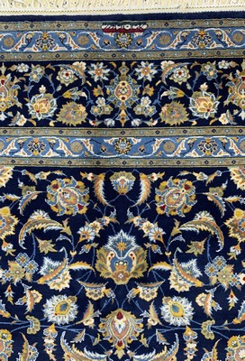 26773370c - Kashan signed, Persia, mid-20th century, wool on cotton, approx. 416 x 310 cm, condition: 2.Rugs, Carpets & Flatweaves