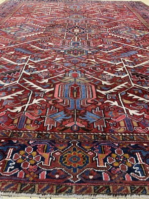 26773371d - Heriz old, Persia, early 20th century, wool oncotton, approx. 344 x 275 cm, condition: 2-3. Rugs, Carpets & Flatweaves