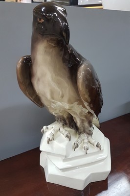 26773823a - Very large eagle sculpture, design, Wanke, around 1920, earthenware, painted, slightly damaged on the base, signed, stamp mark illegible, probably Czechoslovakia, approx. 46 x 42 x 22 cm