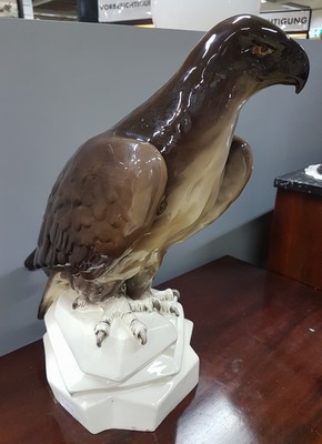 26773823b - Very large eagle sculpture, design, Wanke, around 1920, earthenware, painted, slightly damaged on the base, signed, stamp mark illegible, probably Czechoslovakia, approx. 46 x 42 x 22 cm