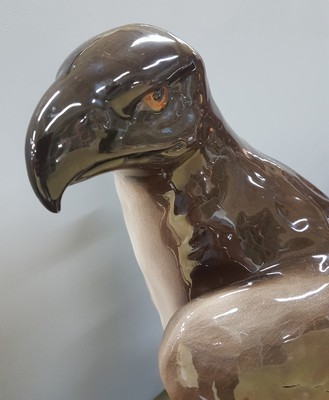 26773823e - Very large eagle sculpture, design, Wanke, around 1920, earthenware, painted, slightly damaged on the base, signed, stamp mark illegible, probably Czechoslovakia, approx. 46 x 42 x 22 cm