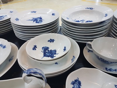 26773884c - Dining service, Kgl. Copenhagen, porcelain, basket-like relief rim, blue flower painting under the glaze, 16 flat plates, 17 deep plates, 4 soup bowls with saucers, 2 round side dishes, 2 round bowls, gravy boat, mustard pot, rectangular bowl, 2 candlesticks, traces of usage
