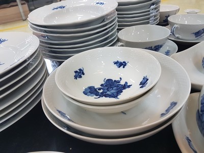 26773884g - Dining service, Kgl. Copenhagen, porcelain, basket-like relief rim, blue flower painting under the glaze, 16 flat plates, 17 deep plates, 4 soup bowls with saucers, 2 round side dishes, 2 round bowls, gravy boat, mustard pot, rectangular bowl, 2 candlesticks, traces of usage