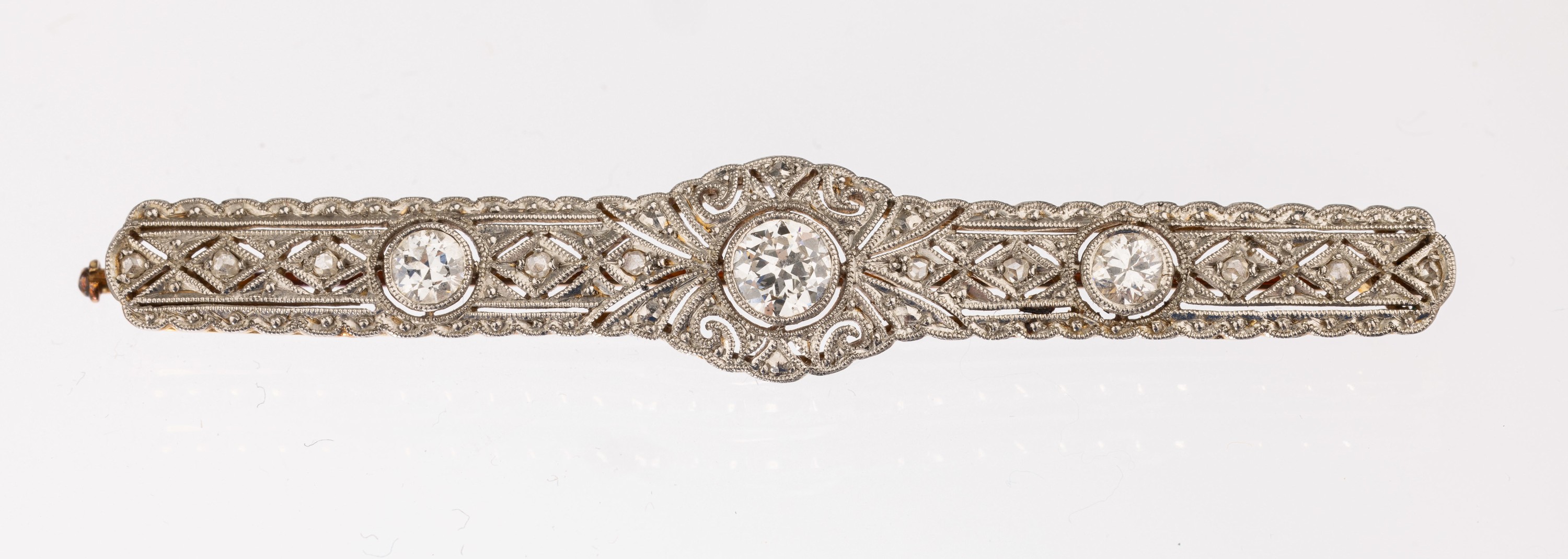 14 kt Gold Art Deco Stabbrosche mit Diamanten,um 1930, GG/WG 585/000 gepr., mittiger Diamant ca. 0.33 ct Weiß/p 1, 2 weitere Diamanten zus. ca. ...
