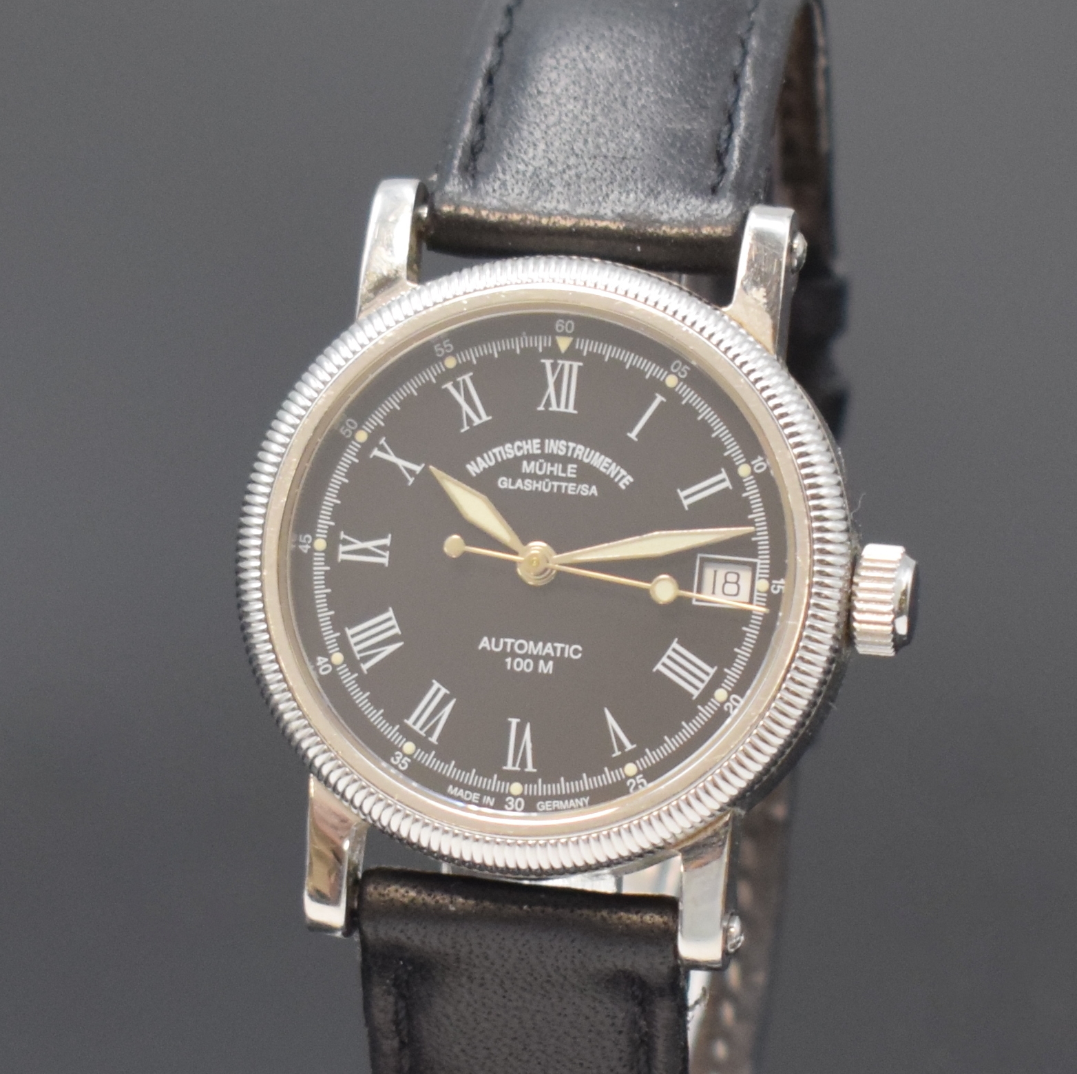 Detail a: NAUTISCHE INSTRUMENTE MÜHLE GLASHÜTTE Damenarmbanduhr Referenz M 13160, Schweiz/Deutschland 1990er Jahre, Automatik, Edelstahlgeh. inkl. Lederband ...