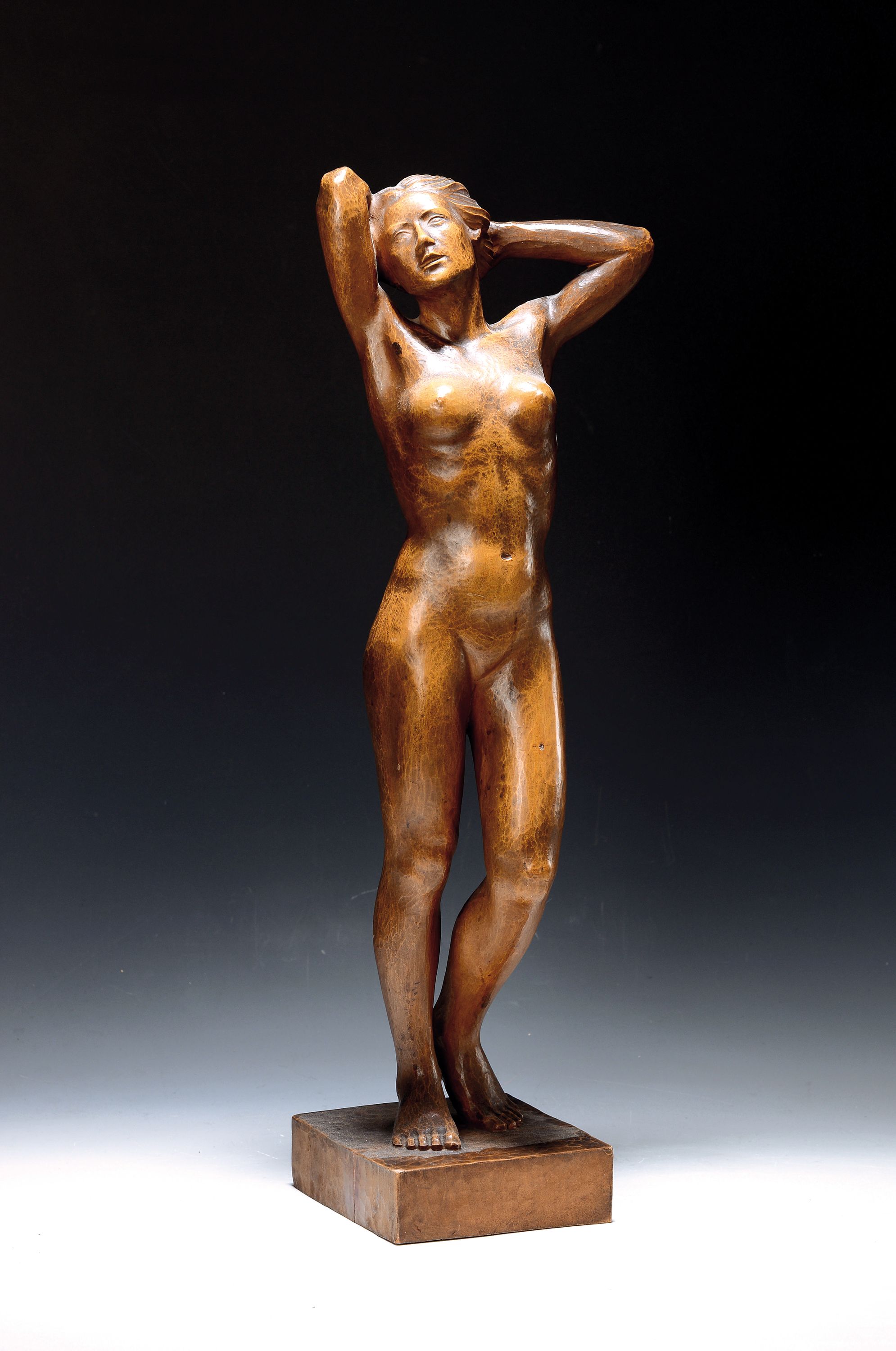 W. Röttger, datiert 1942, stehender weiblicher Akt, vollplastische Holzschnitzerei, signiert und dat., ca. 57cm