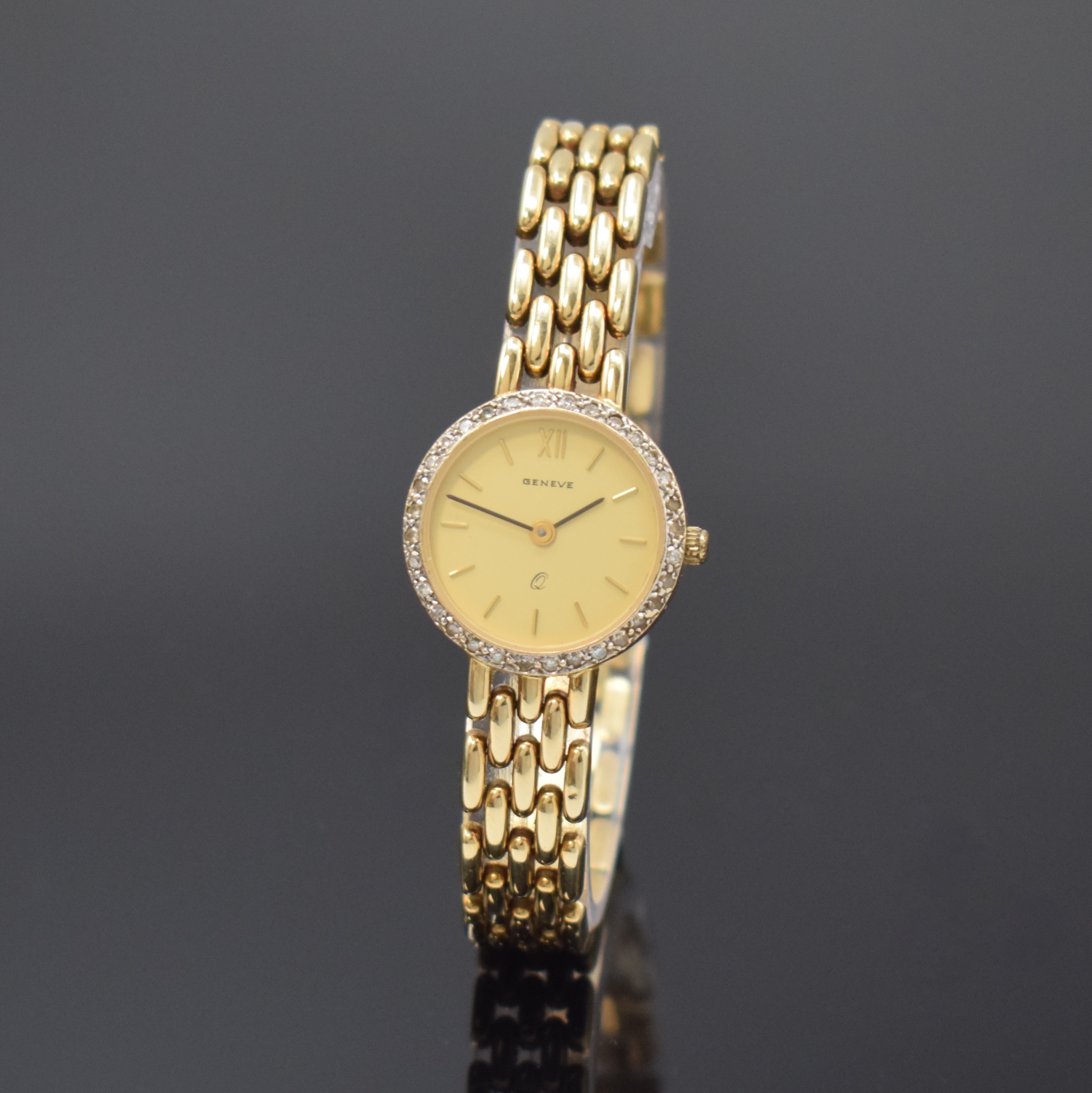 GENEVE Damenarmbanduhr in GG 585/000 mit Diamanten, Schweiz um 1975, quarz, Boden aufgedr., Lünette mit Diamanten bes., champagnerfarb. Zifferbl. m. ...