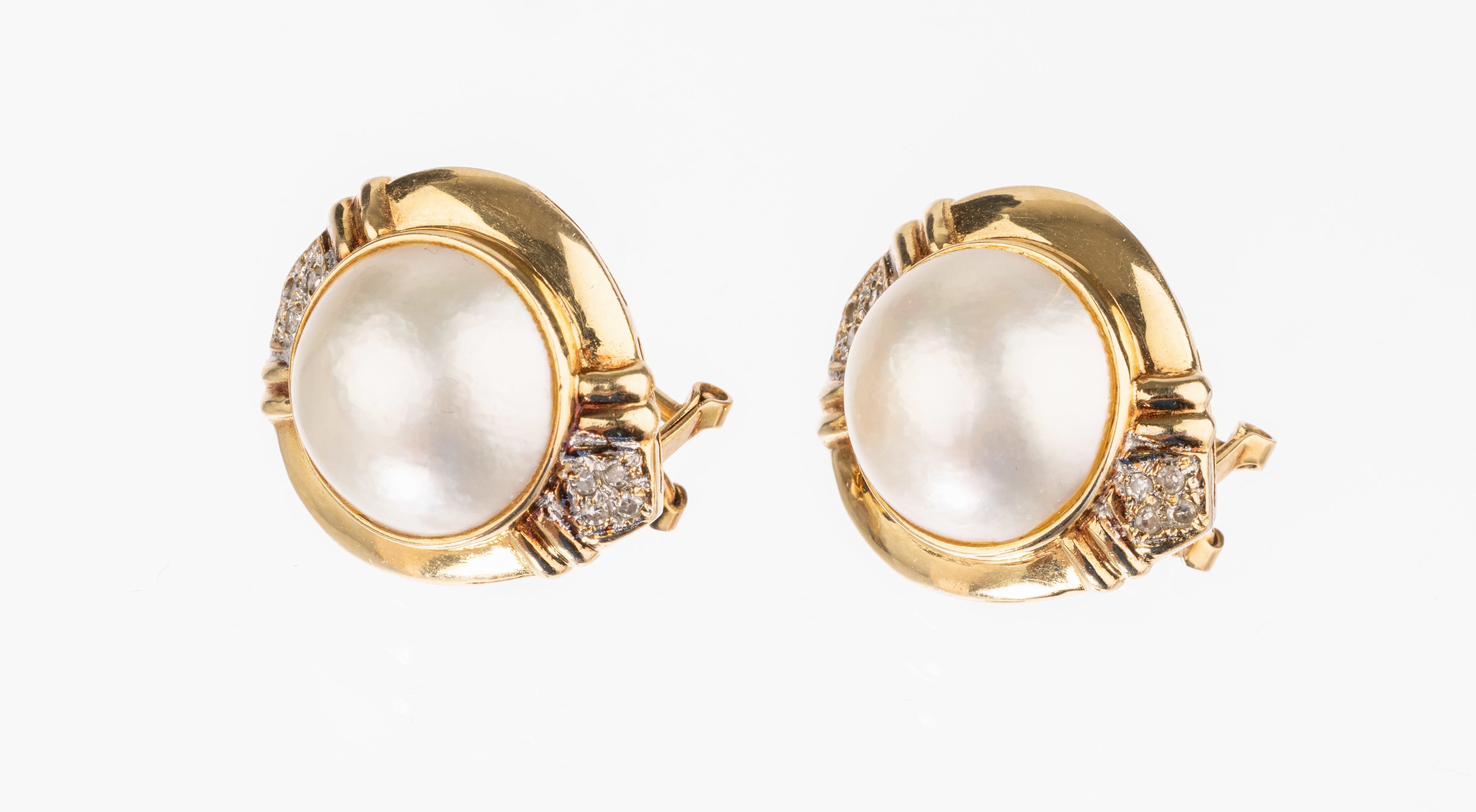 Paar 14 kt Gold Brillant Mabeperl Ohrstecker, GG 585/000, l. rosef. Perle, D. ca. 18 mm, mit kl. Diamantbesatz, zusätzl. Clipbrisur, ca. 13.1 g