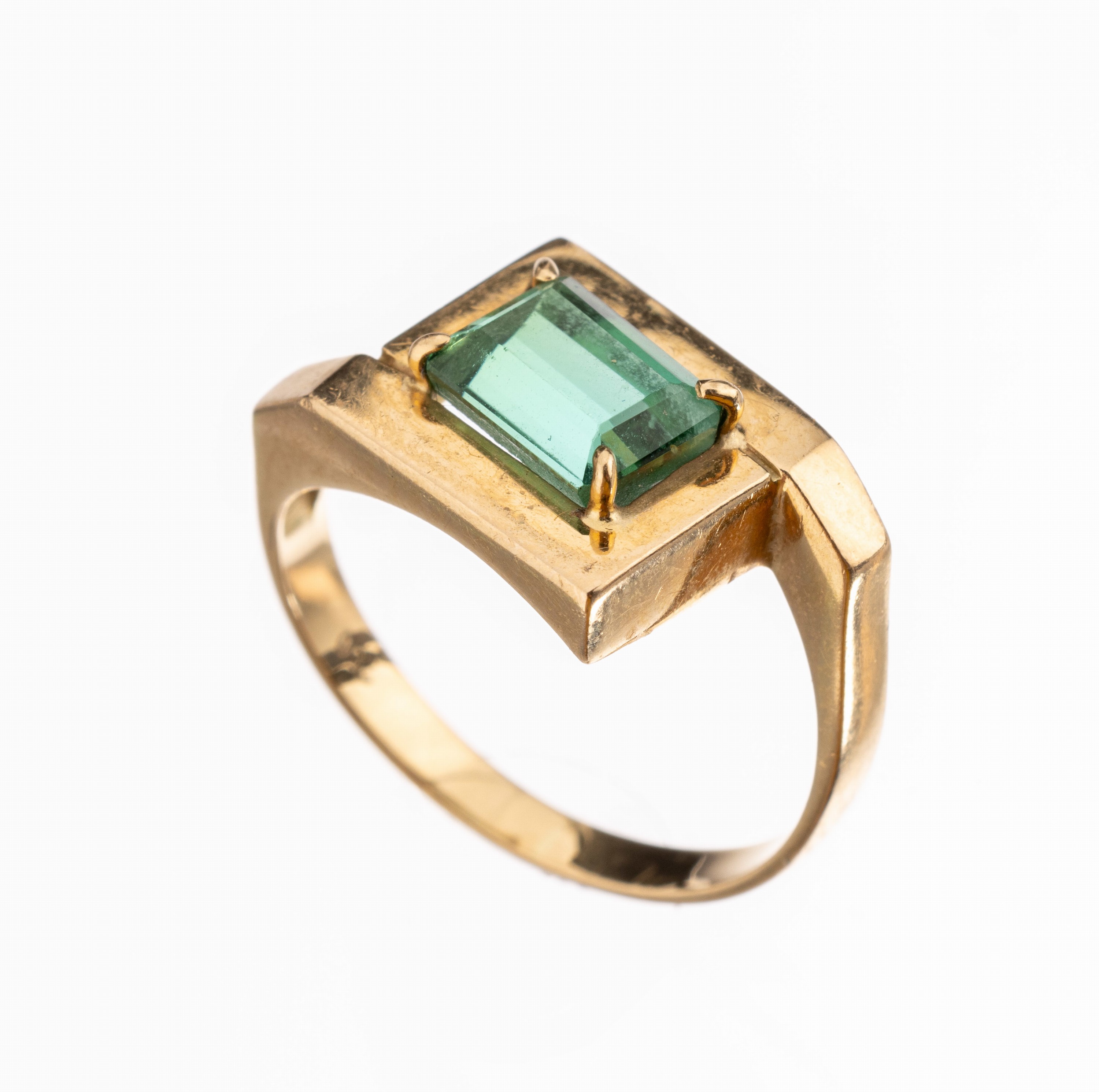 14 kt Gold Turmalin Ring, GG 585/000, asymm. Ringkopf, mit einem facett. Verdelith, RW 50, ca. 2.7 g