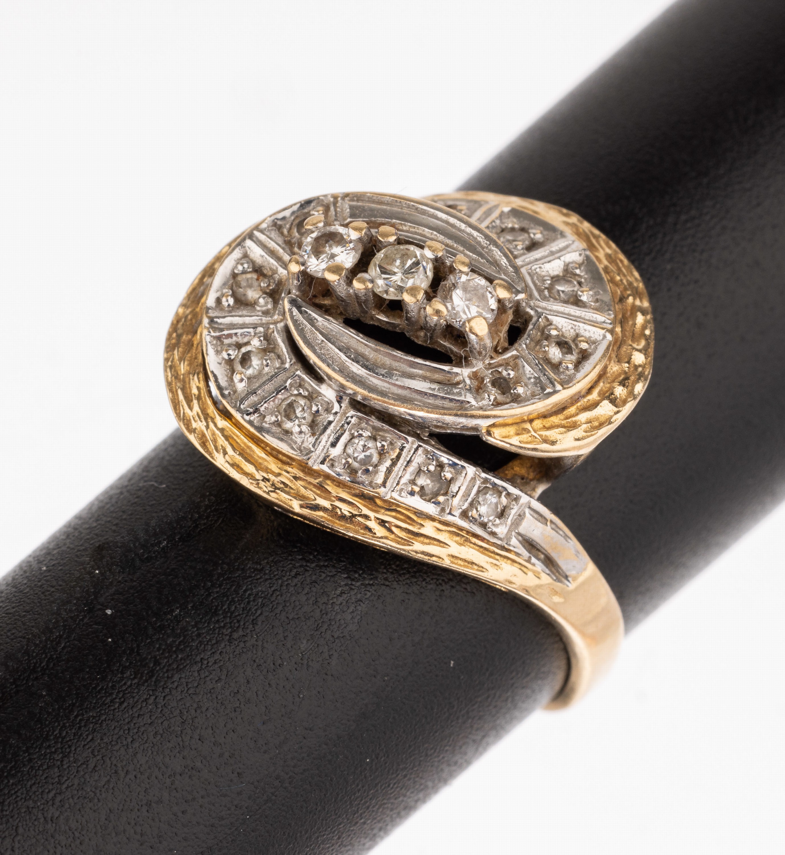 14 kt Gold Diamant Ring, GG/WG 585/000, 18 Brillanten und Diamanten zus. ca. 0.34 ct Weiß/p 1, in WG gefasst, RW 55.5, ca. 5.5 g