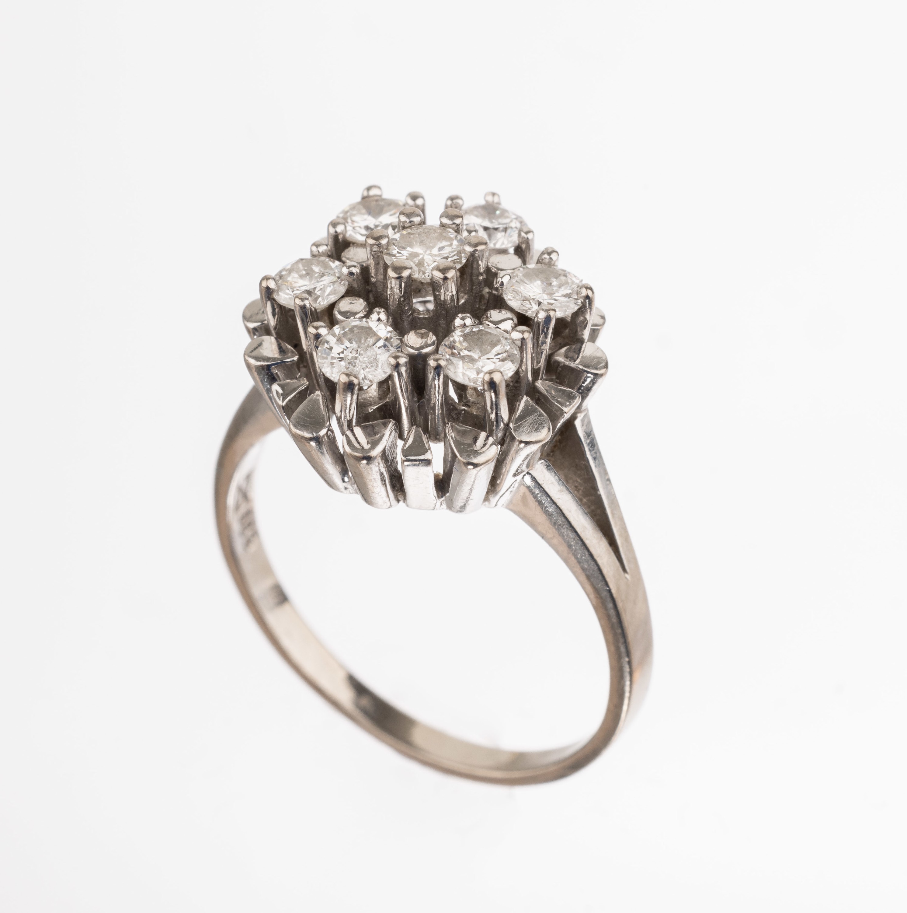14 kt Gold Diamant Ring, WG 585/000, florale Anordnung, bes. mit 7 Brillanten zus. ca. 1.0 ct Weiß/p 1, RW 56, ca. 6.3 g