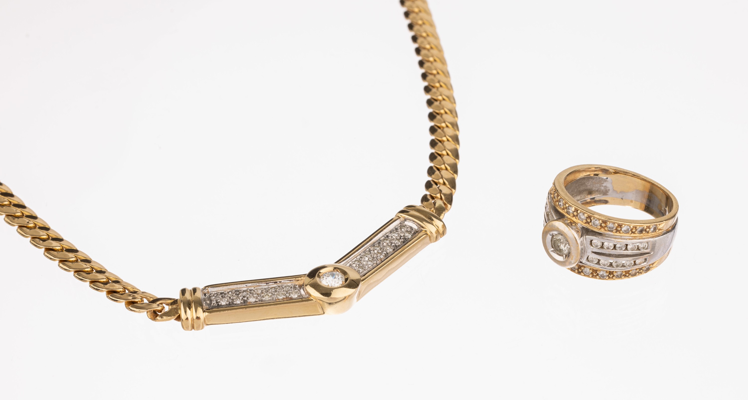 14 kt Gold Diamant Schmuckset, GG/WG 585/ 000, best. aus: Collier, Mittelteil mit einem-Brillant ca. 0.25 ct Weiß/si, seitl. 24 Brillanten zus. ca. ...