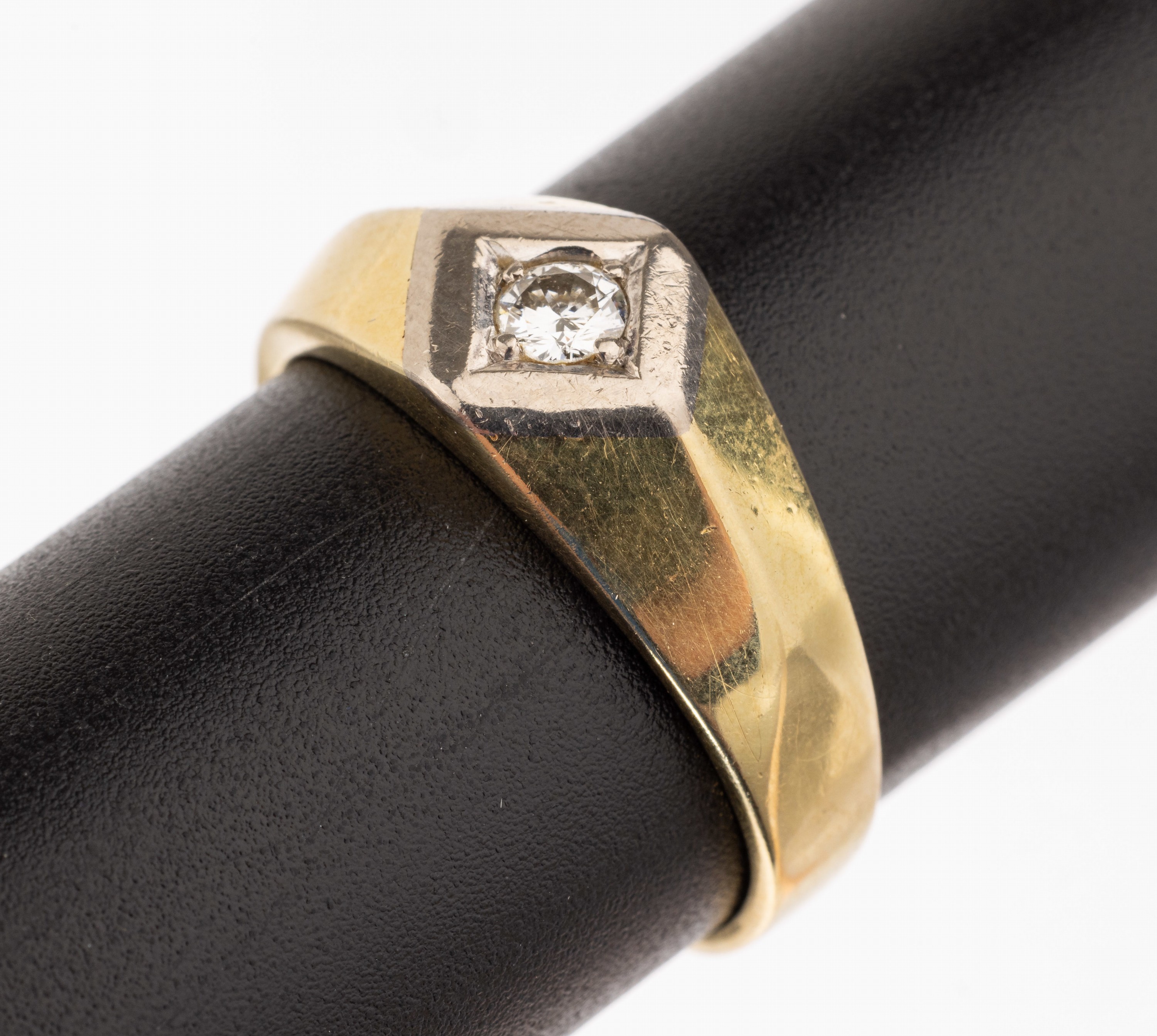 14 kt Gold Brillant Ring, GG/WG 585/000, in WG gefasster Brillant ca. 0.20 ct Weiß/si, RW 64, ca. 5.6 g