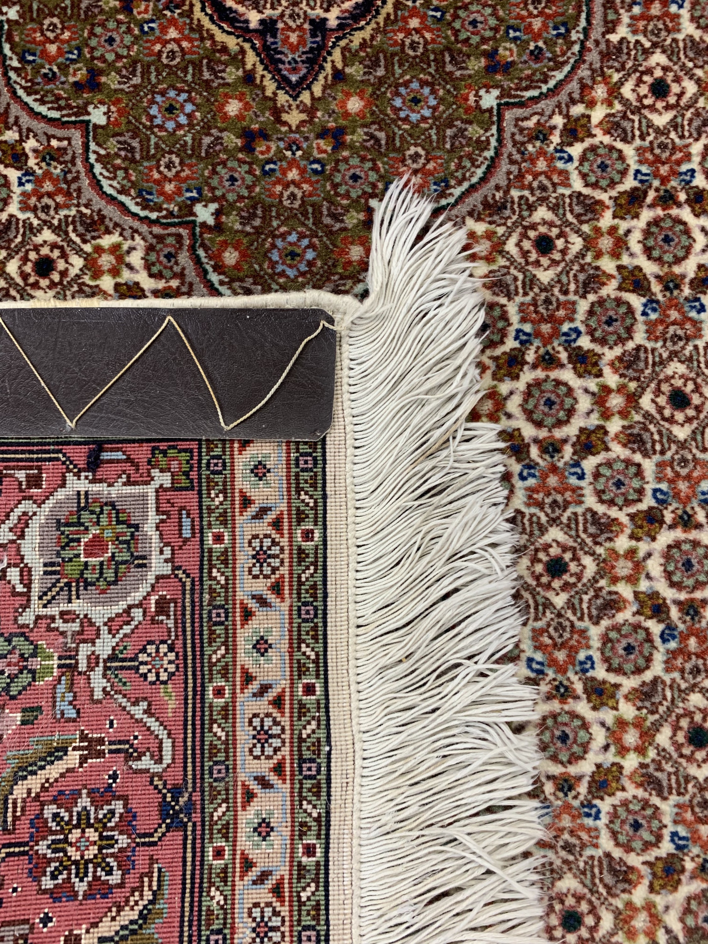 Detail d: Täbriz fein(50 Raj), Persien, Ende 20.Jhd, Korkwolle mit Seide, ca. 150 x 103 cm, ca. 500.000 Kn/qm, EHZ: 1-2
