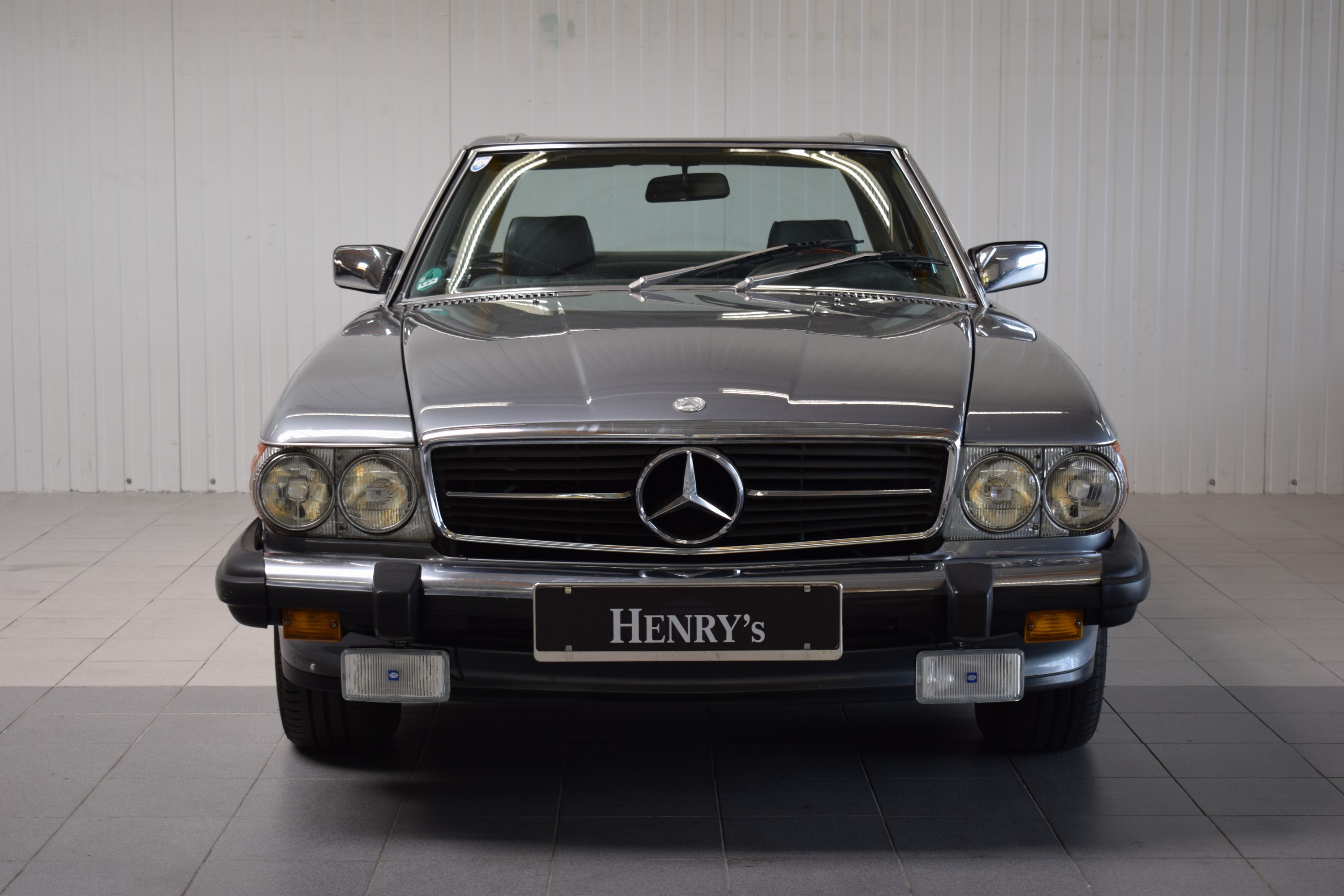Detail a: Mercedes-Benz 560 SL, Fahrgestellnummer: WDBBA48D6JA076188, EZ 07/1988, 2. Hand in Deutschland, Laufleistung 189.815 Meilen abgelesen, HU 04/2026, ...