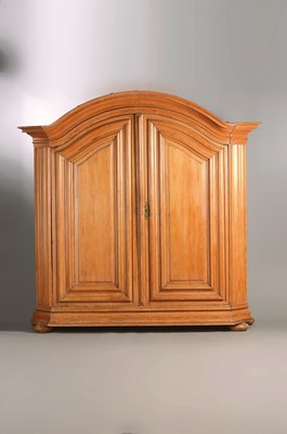 Image 26774521 - Hall cupboard, Frankfurt, 18th century, softwood, tectonic shape with beveled edges, worked on a frame, curved cornice, secondary feet, orig. Lock, 1 key, brass fittings, approx. 238 x 233 x 81 cm, condition 3