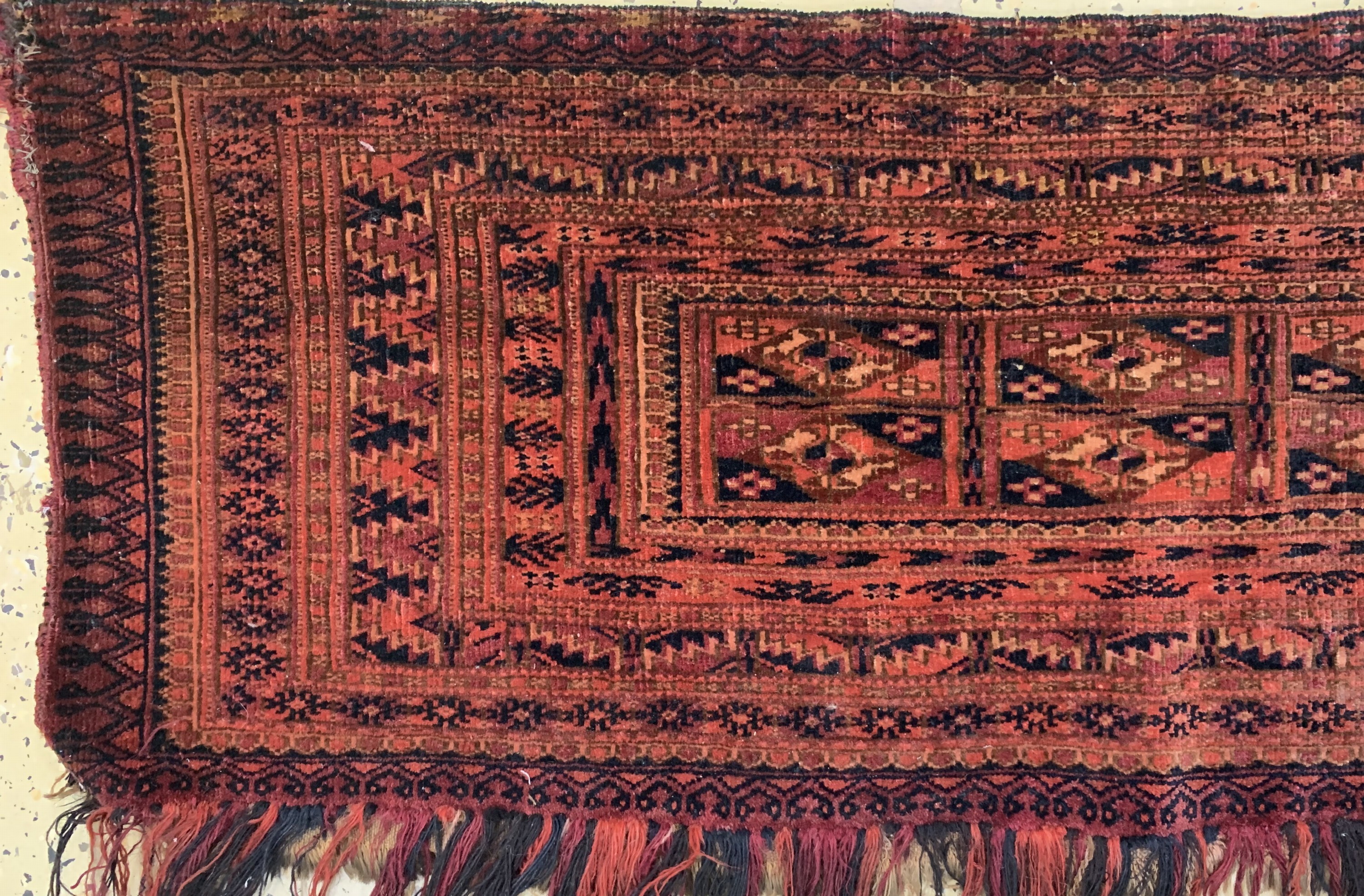 Detail b: Tekke Torba antik, Turkmenistan, Ende 19.Jhd, Wolle auf Wolle, ca. 120 x 40 cm, EHZ:3