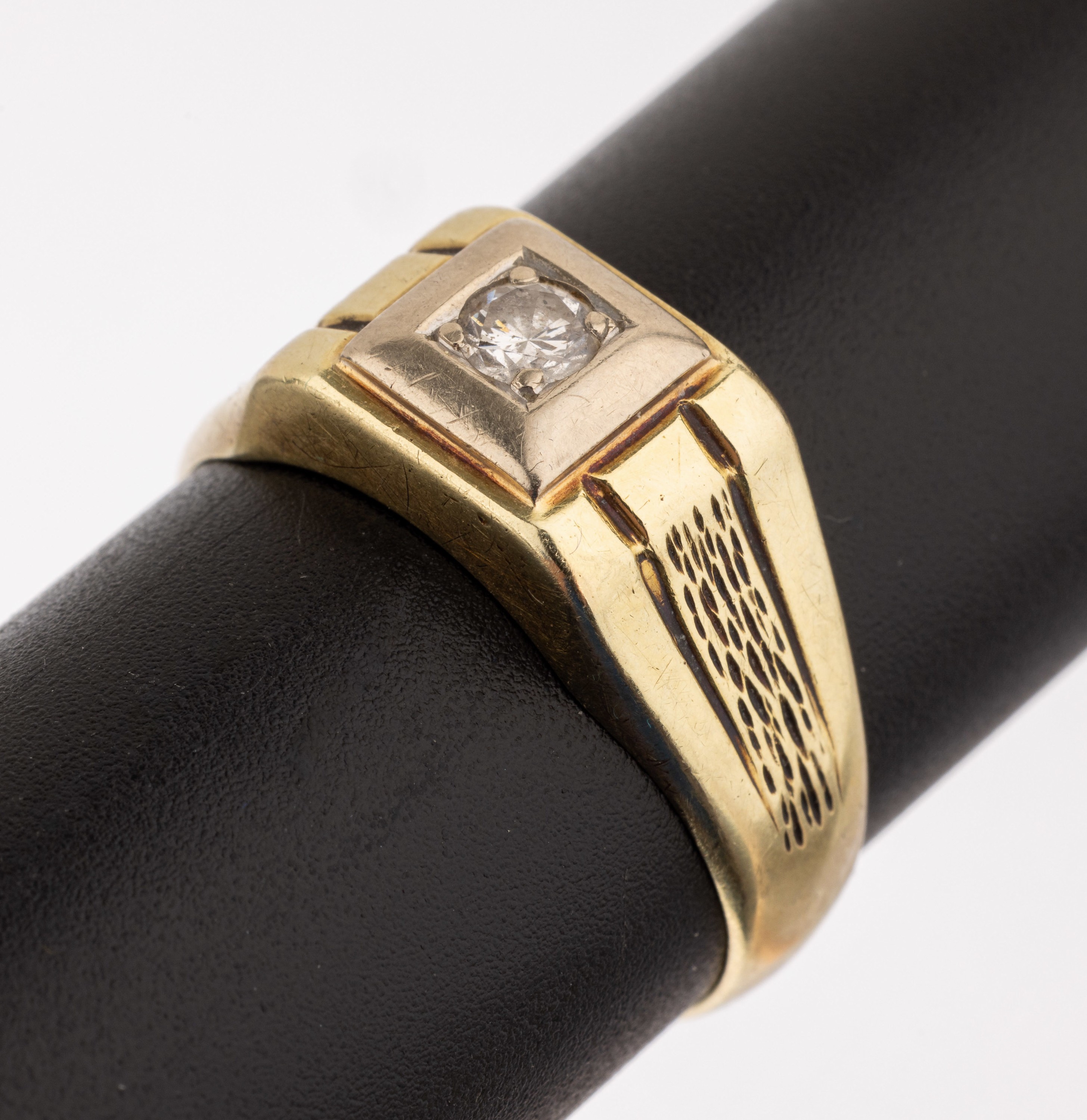 14 kt Gold Brillant Ring, GG/WG 585/000, in WG gefasster Brillant ca. 0.25 ct Weiß/p 1,RW 68, ca. 4.9 g