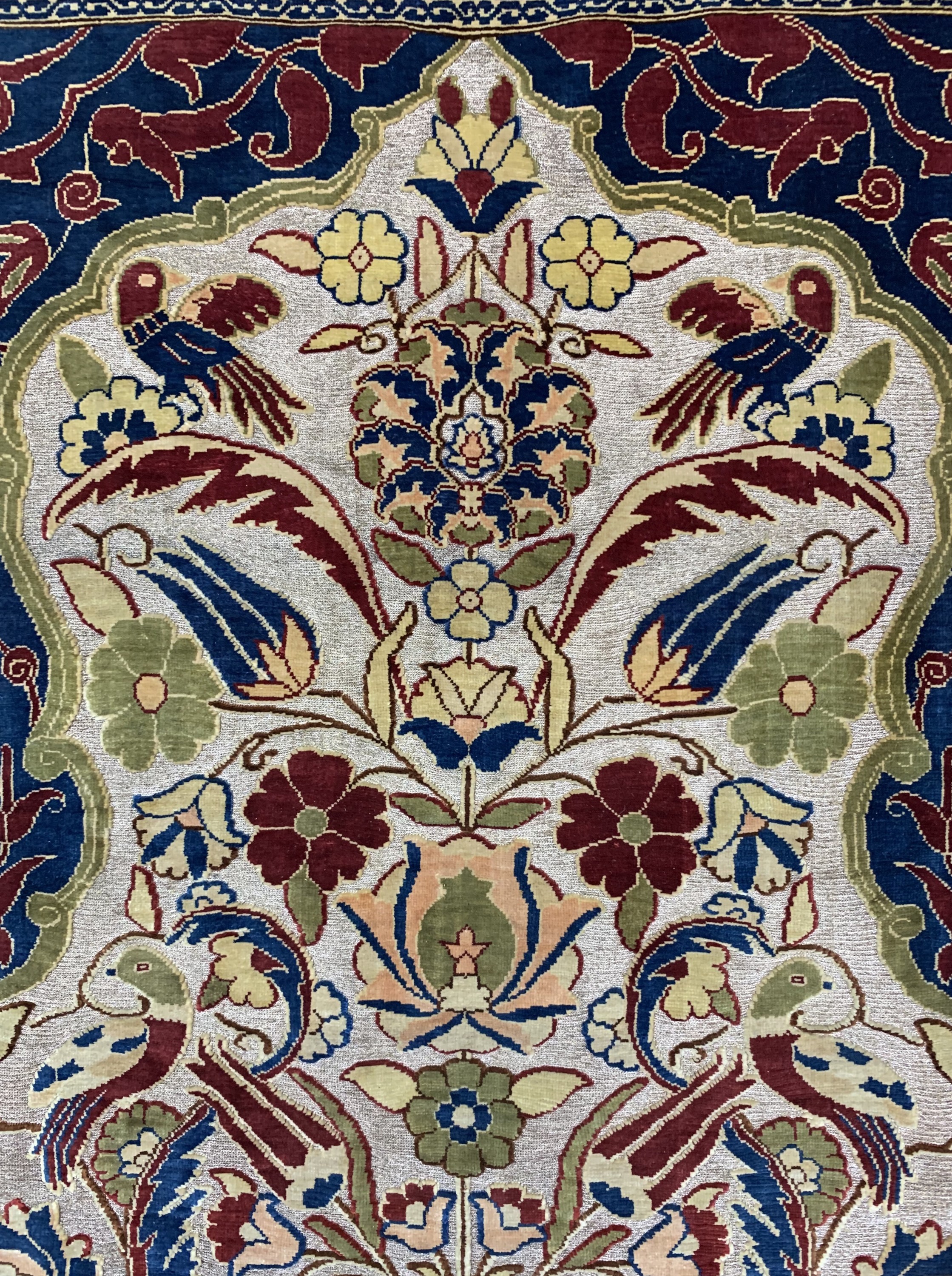 Detail c: Hereke Seide fein signiert, Türkei, Mitte 20.Jhd, reine Naturseide(Metallbroschiert), ca 120 x 86 cm, ca. 1,0 Mio. Kn/qm, EHZ: 1-2