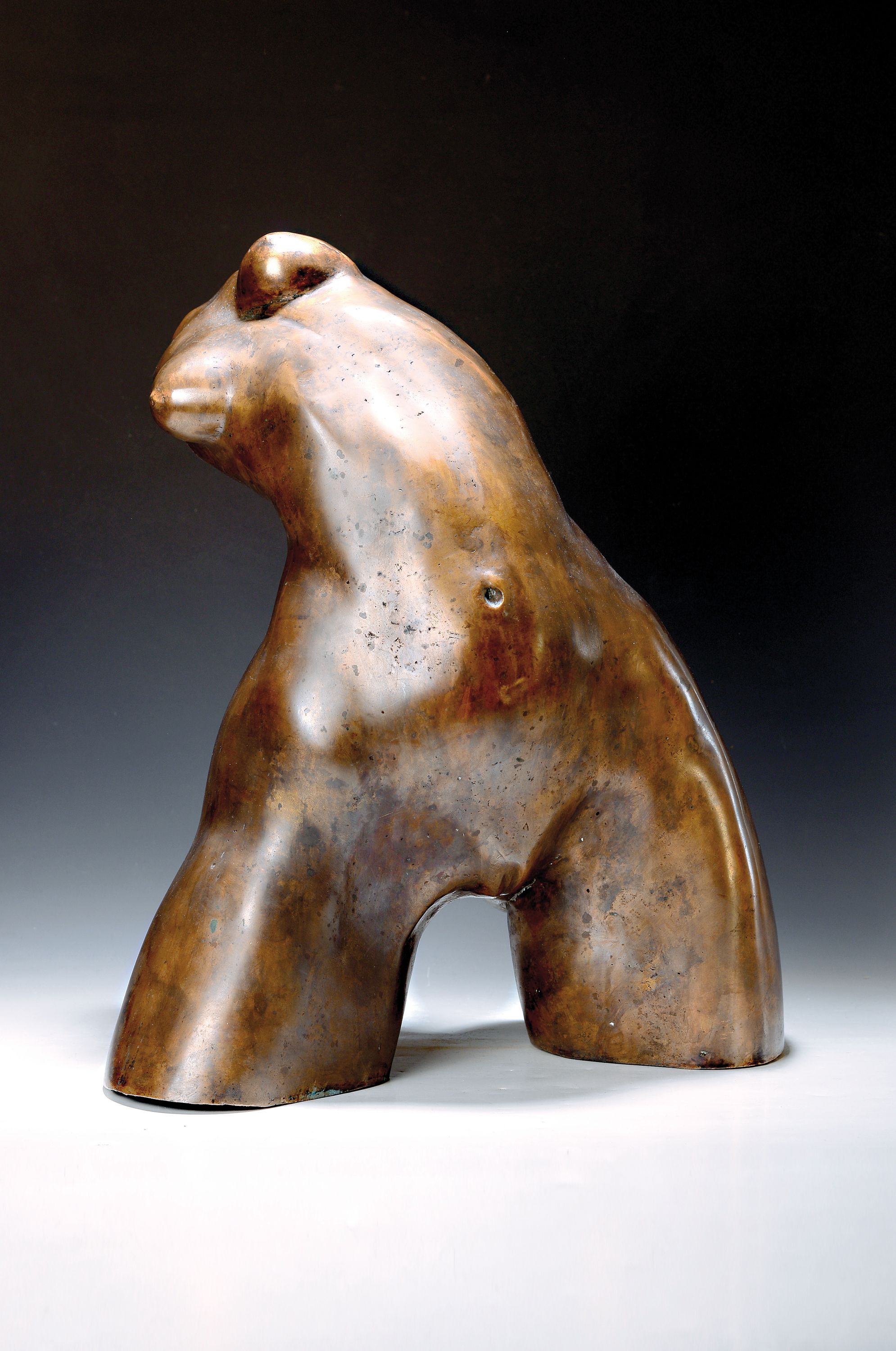 Große Bronzeskulptur eines zeitgen. Künstlers , weiblicher Torso, Hohlguß, unsigniert, ca.52x42x32cm, ca. 18.9 kg.