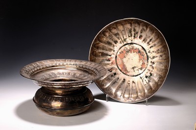 Image Vessel and lower bowl, Asia, silver-plated metal, signs of age and/or dented, 17 x 33 cm ...