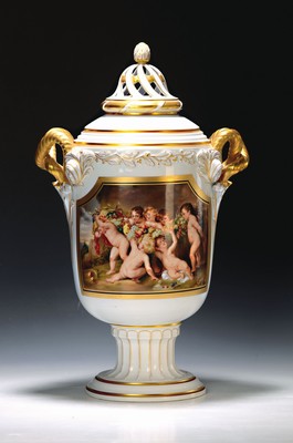 Image 26776346 - Large potpourri vase, Rosenthal art department, around 1910, porcelain, relief oak leaf decoration, horned twisted handles, rich gold decoration, in a cartouche cupids with flower garlands after model of Peter Paul Rubens, height approx. 52cm