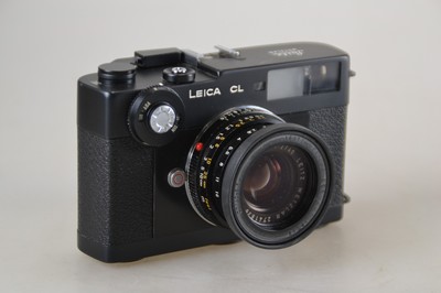 26776751b - Leica CL, built in 1974/75, with two lenses and orig. Documents, serial number 1408874, black body, glass cracked in front of lighting/viewfinder window, view through viewfinder not restricted, lenses: Leitz Summicron-C 1:2 40mm, Elmar-C 1:4 90mm, leather carrying case and various accessories (autophotograph, light meter), orig. Instructions and warranty cards, good condition with slight marks. Accuracy of light meter untested