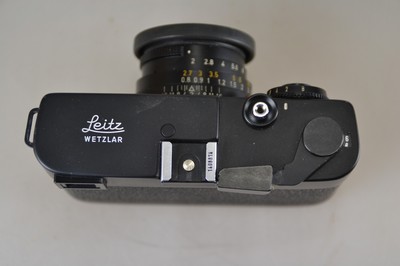 26776751e - Leica CL, built in 1974/75, with two lenses and orig. Documents, serial number 1408874, black body, glass cracked in front of lighting/viewfinder window, view through viewfinder not restricted, lenses: Leitz Summicron-C 1:2 40mm, Elmar-C 1:4 90mm, leather carrying case and various accessories (autophotograph, light meter), orig. Instructions and warranty cards, good condition with slight marks. Accuracy of light meter untested