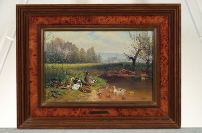 26777015k - Peter Mühlbach, born 1957 Lindau/Bodensee, 2 paintings in oil/wood, 1x chickens in the stable, signed right below, approx. 13x18cm, frame approx. 27x32cm; 1x duck family at the pond in front of the village, signed lower right, approx. 20x29cm, frame approx. 3 2x42cm