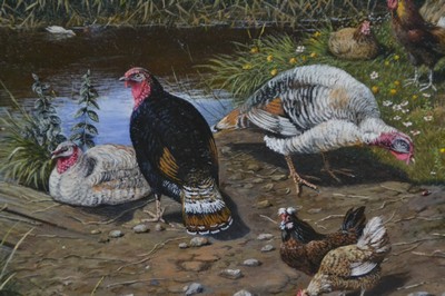 26777016c - Jürgen Hempel, born 1948, hay harvest at the duck pond, so on the back titled, in the foreground, chickens, turkeys and ducks at the pond, behind it a hay harvest scene, behind it the village, oil/wood, fine detailed painting, oil/wood, signed lower right, approx. 40x50cm, frame approx. 55x65cm