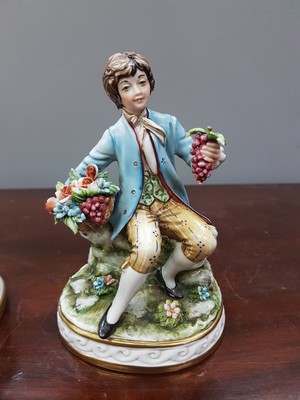26777472a - Two porcelain figurines, Capodimonte, Italy, 20th century, Fullin Mollica, porcelain, polychrome painted, gold decoration, gallant group of figures and nobleman with grapes (slightly damaged), H. 13/15 cm