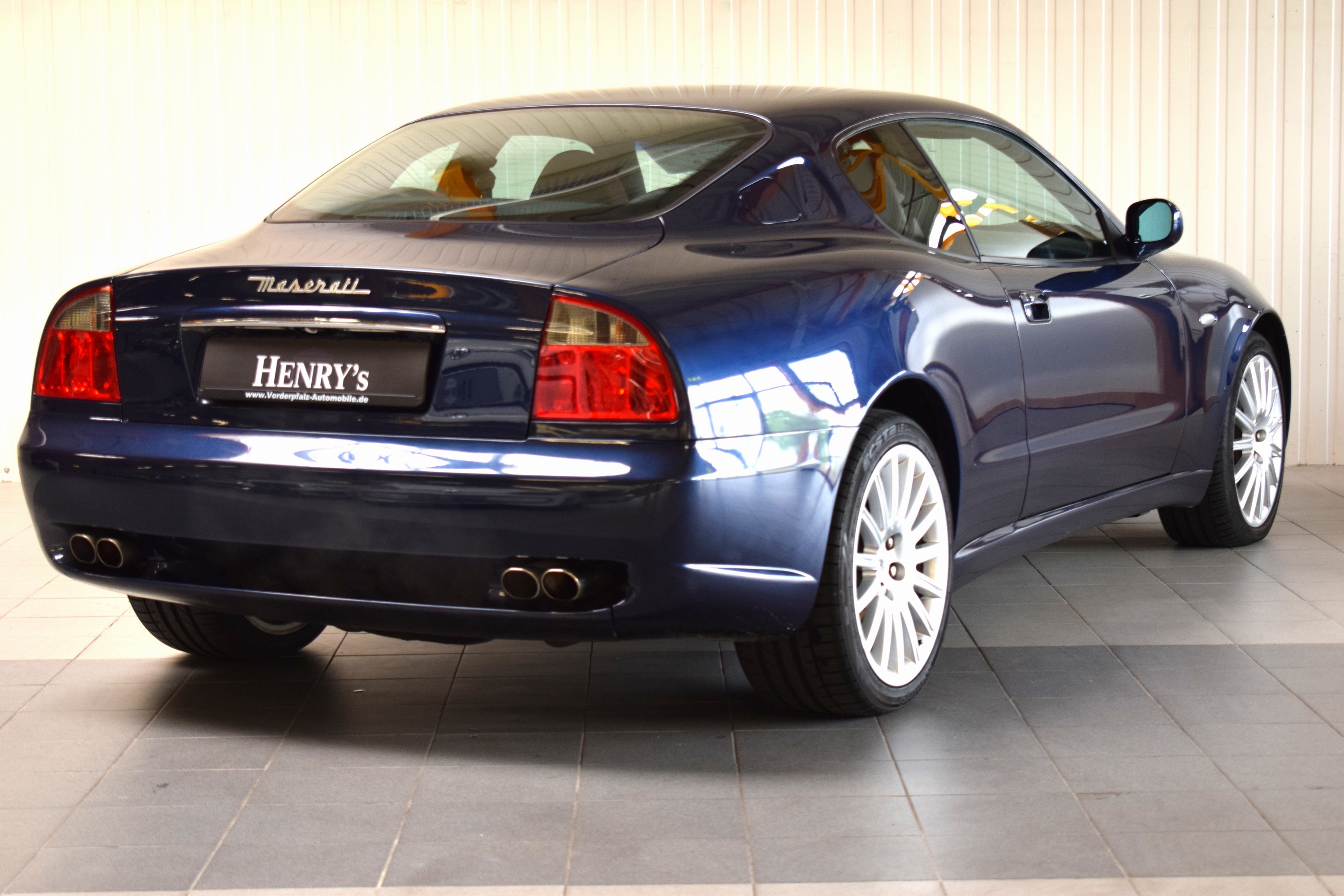 Detail e: Maserati 4200 Coupe, EZ 05/2003, Laufleistung ca. 51.700 km, 4.Hand HU 07/2025, 287 kW/390 PS, 8-Zylinder, Automatikgetriebe, blau, LederRot, ...