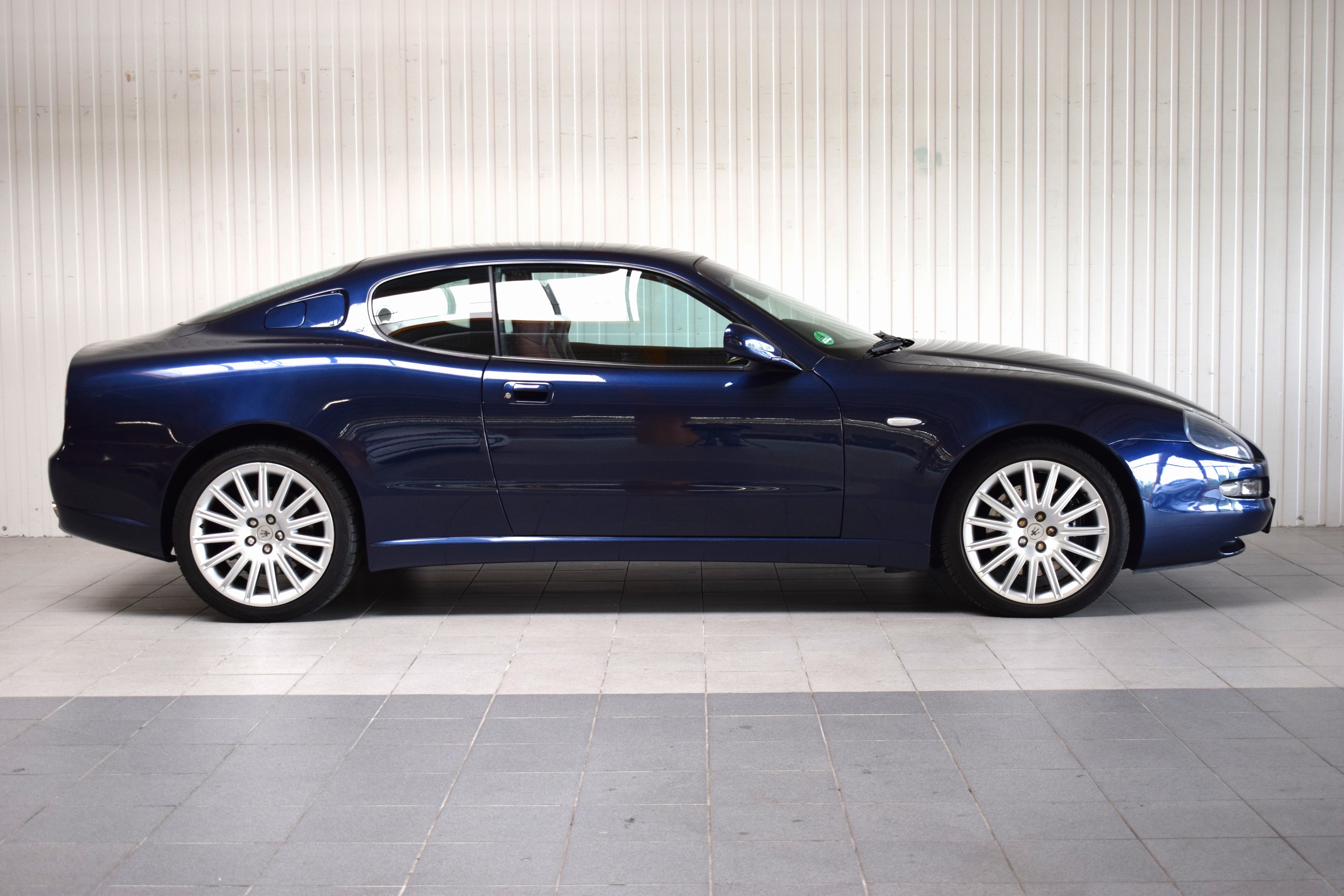 Detail g: Maserati 4200 Coupe, EZ 05/2003, Laufleistung ca. 51.700 km, 4.Hand HU 07/2025, 287 kW/390 PS, 8-Zylinder, Automatikgetriebe, blau, LederRot, ...
