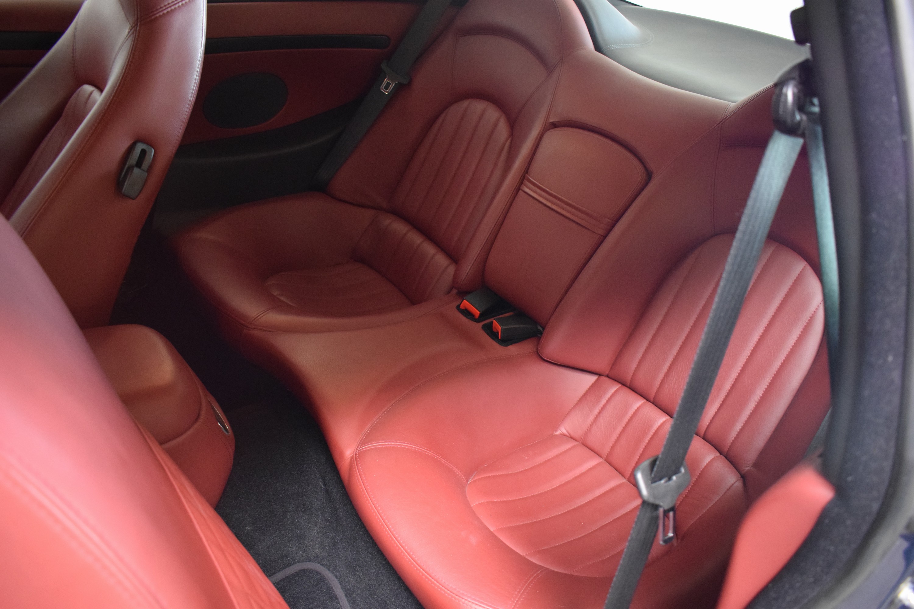 Detail j: Maserati 4200 Coupe, EZ 05/2003, Laufleistung ca. 51.700 km, 4.Hand HU 07/2025, 287 kW/390 PS, 8-Zylinder, Automatikgetriebe, blau, LederRot, ...