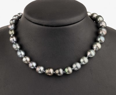 Image Chain made of tahitian cultured pearls , 82 baroque, multi coloured pearls, diam. ...