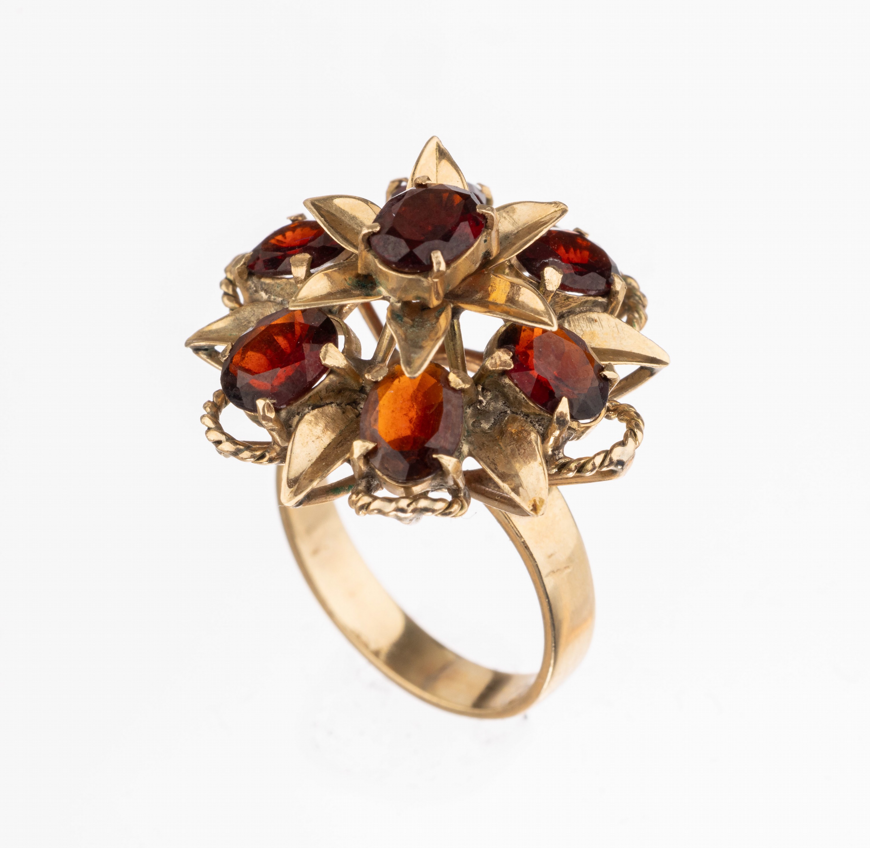 18 kt Gold Granat Ring, GG 750/000, 7 ovalfacett. Granate, hoher Aufbau, RW 46, ca. 4.6 g