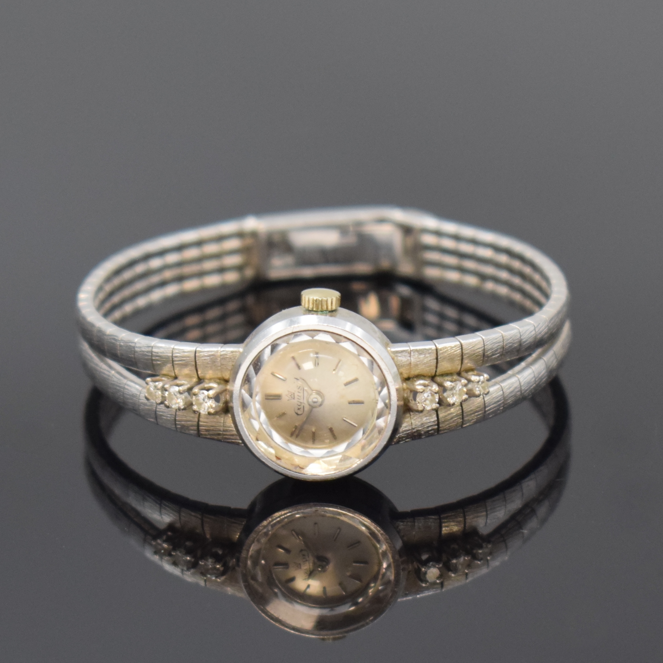 EXQUISIT Damenarmbanduhr in WG 585/000 mit Diamanten, Schweiz um 1965, Handaufzug, Boden aufgedr., silb. Zifferbl. m. silb. Std.-Ind. u. Zeigern, ...