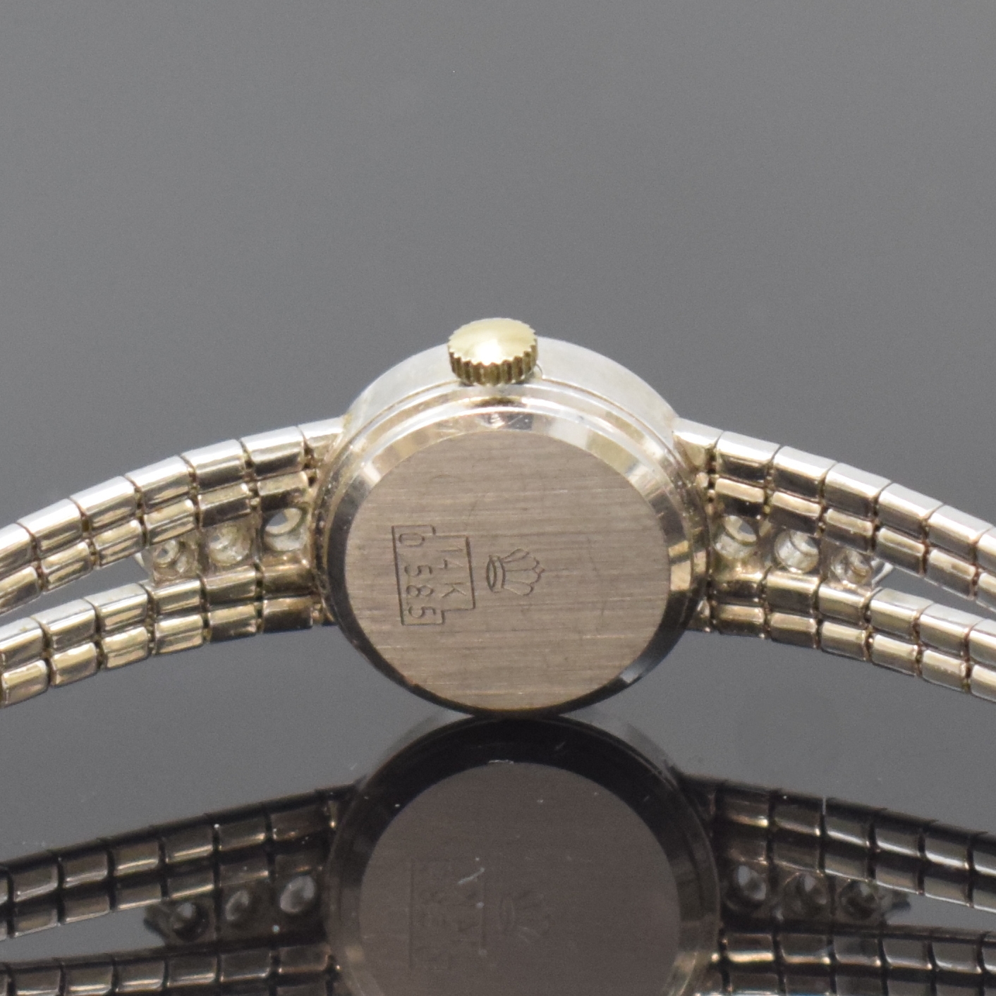 Detail d: EXQUISIT Damenarmbanduhr in WG 585/000 mit Diamanten, Schweiz um 1965, Handaufzug, Boden aufgedr., silb. Zifferbl. m. silb. Std.-Ind. u. Zeigern, ...