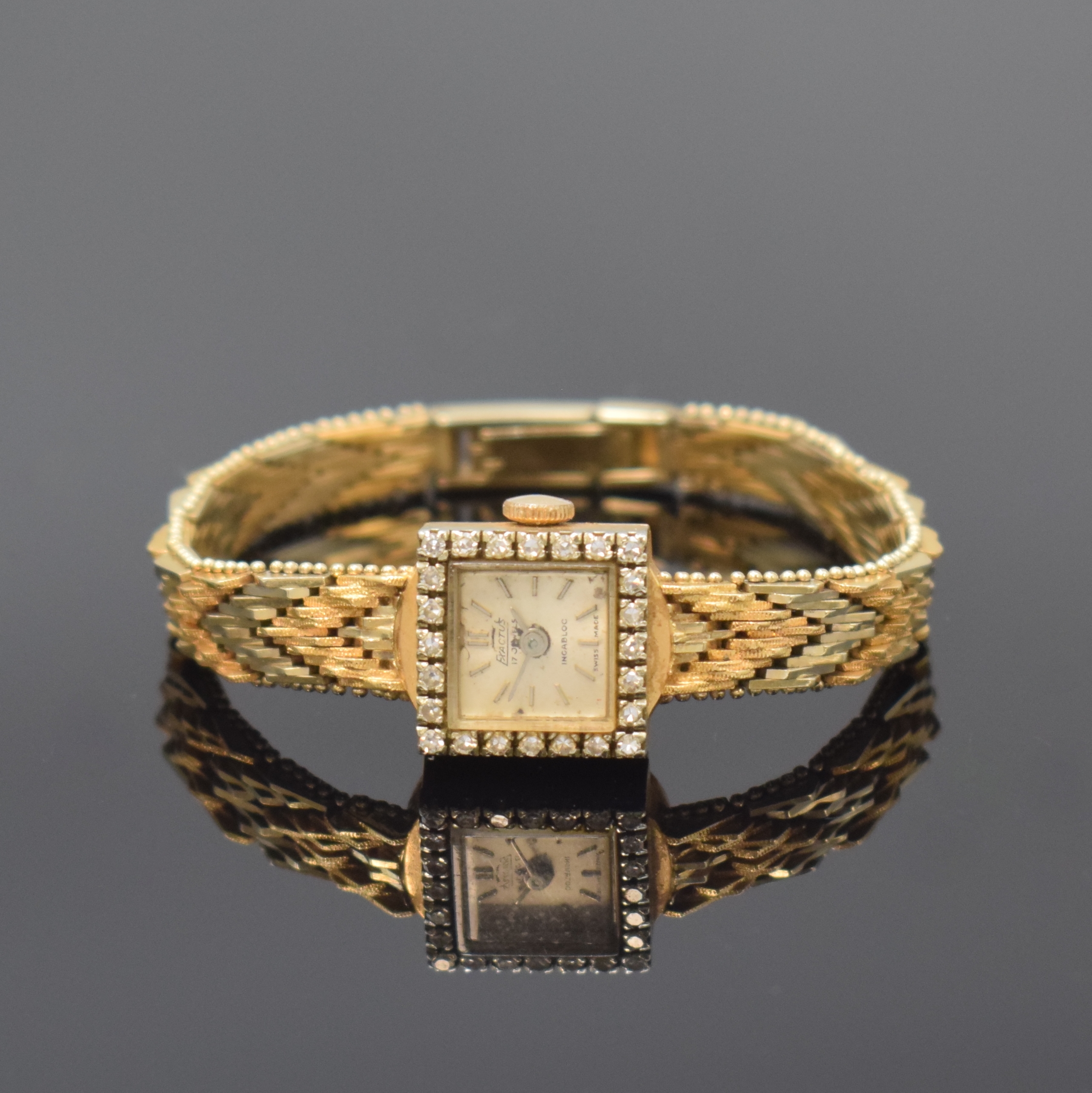 EXACTUS Damenarmbanduhr in RoseG 750/000 mit Diamanten, Schweiz um 1965, Handaufzug, Boden aufgedr., Lünette m. Diamanten bes., silb. Zifferbl. m. ...