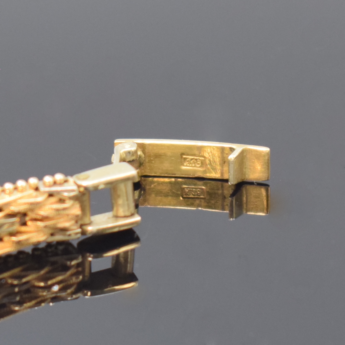 Detail b: EXACTUS Damenarmbanduhr in RoseG 750/000 mit Diamanten, Schweiz um 1965, Handaufzug, Boden aufgedr., Lünette m. Diamanten bes., silb. Zifferbl. m. ...