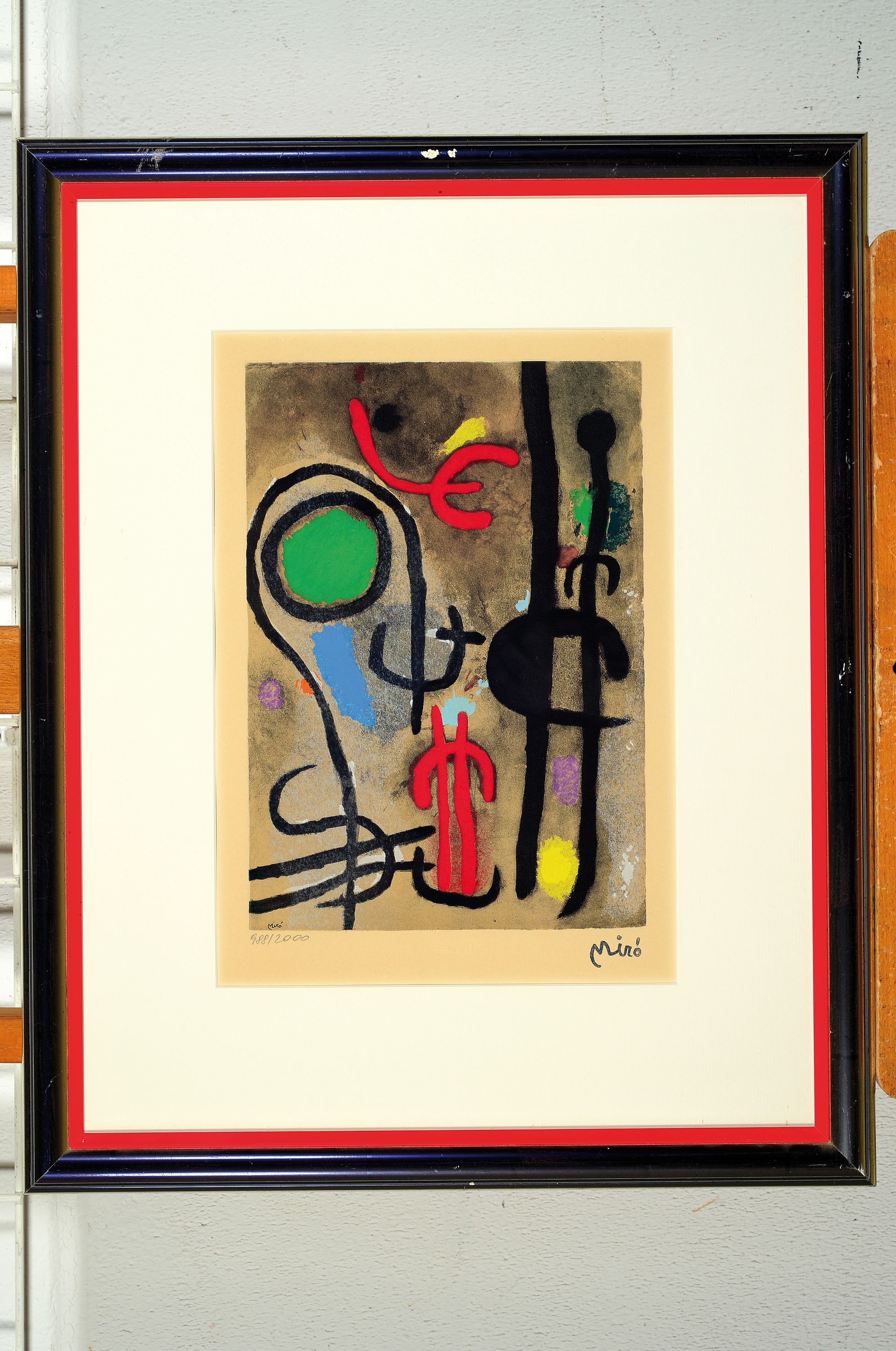 Detail b: Joan Miro,1893-1983, vier Farblithografien mit Pochoir, 60er Jahre,unter der Darstellung Stempelsignatur, links num. 988/2000, Prägestempel der ...