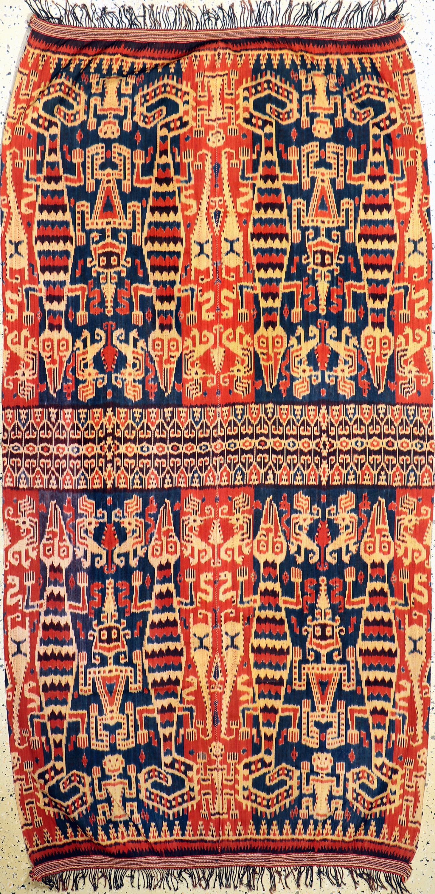 Sumba Ikat alt, Indonesien, Anfang 20.Jhd, Baumwolle, ca. 230 x 120 cm, EHZ: 1-2(2 Bahnig).